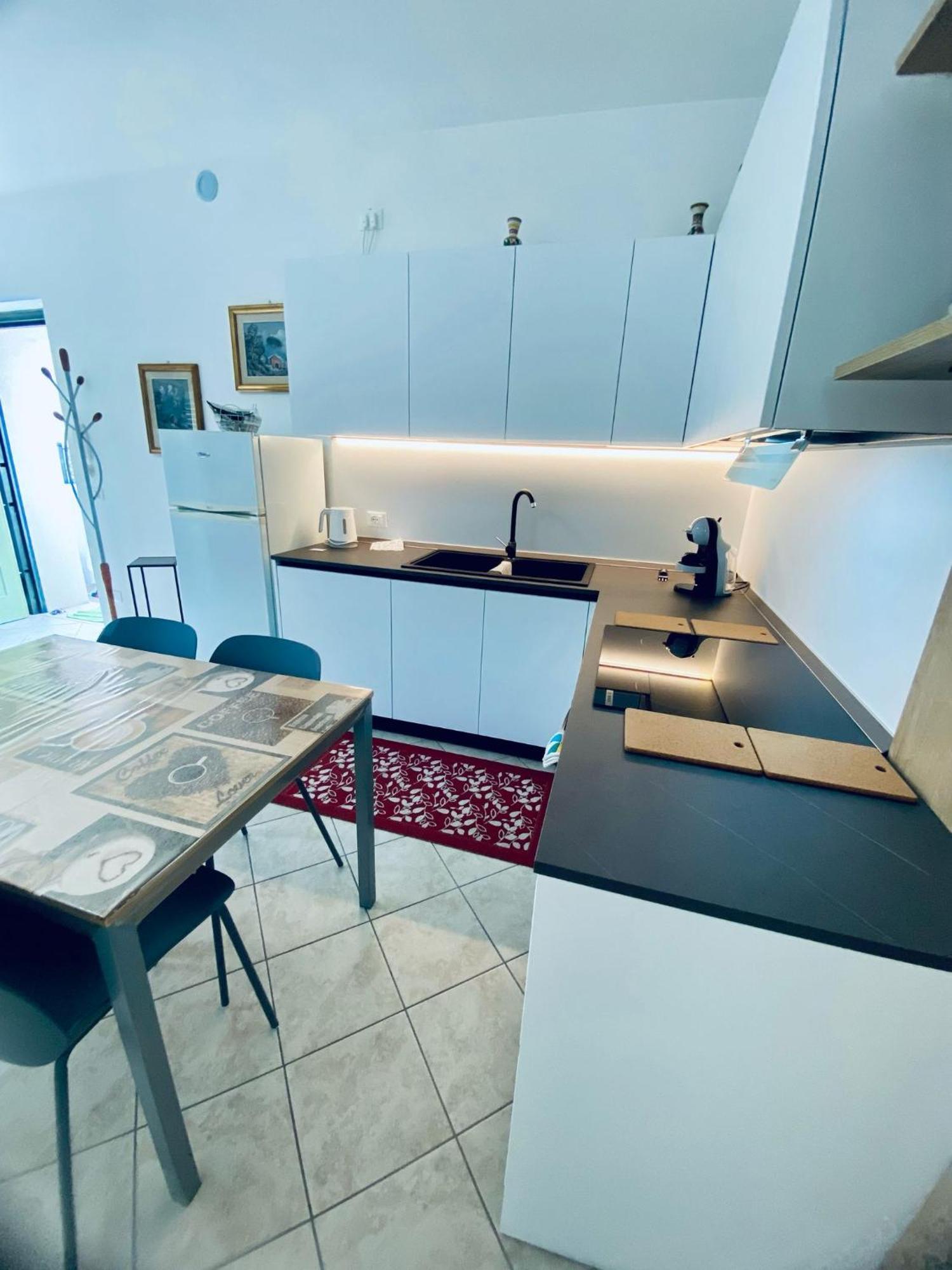 Alma Apartment Sirmione Bagian luar foto