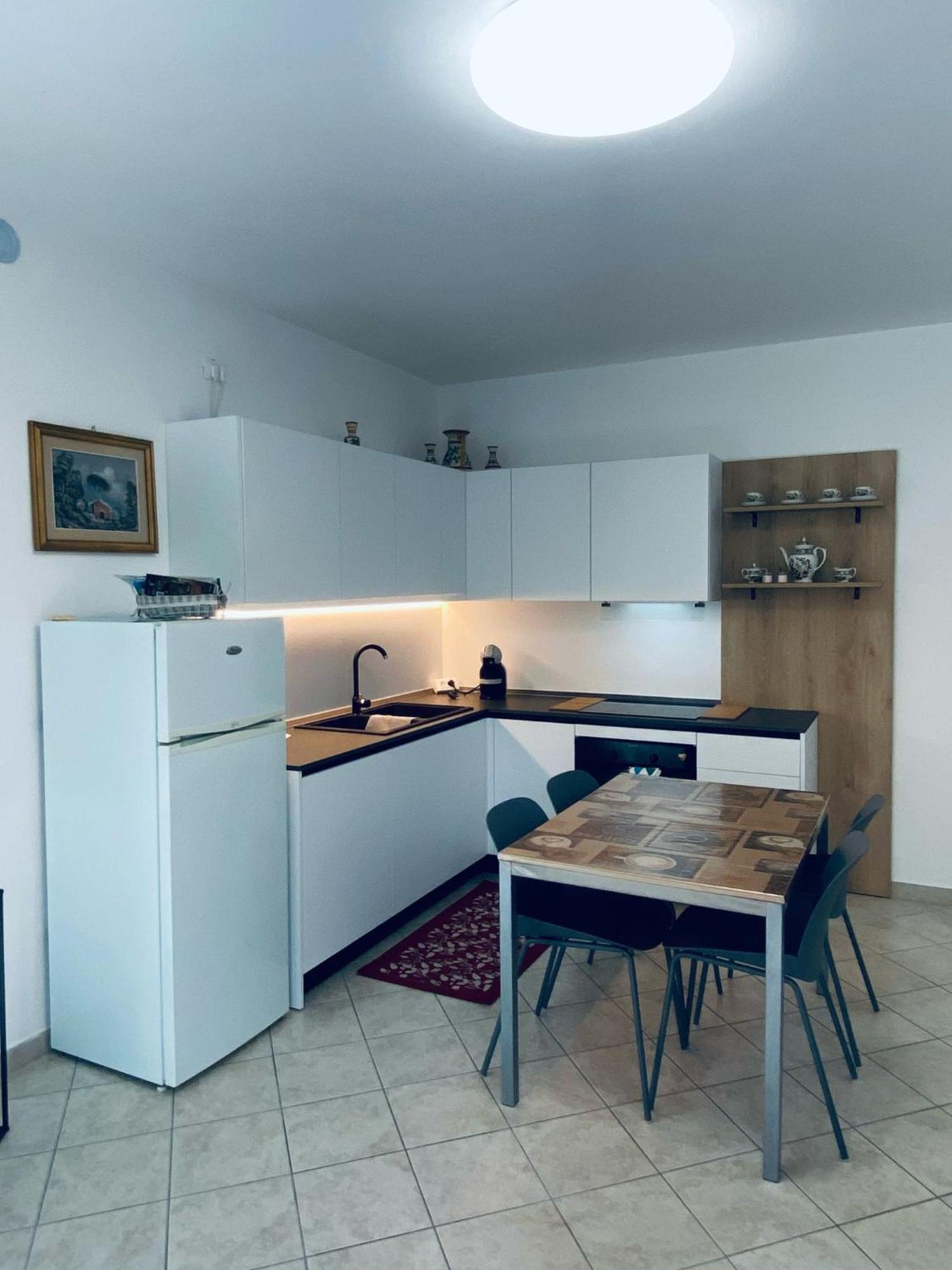 Alma Apartment Sirmione Bagian luar foto