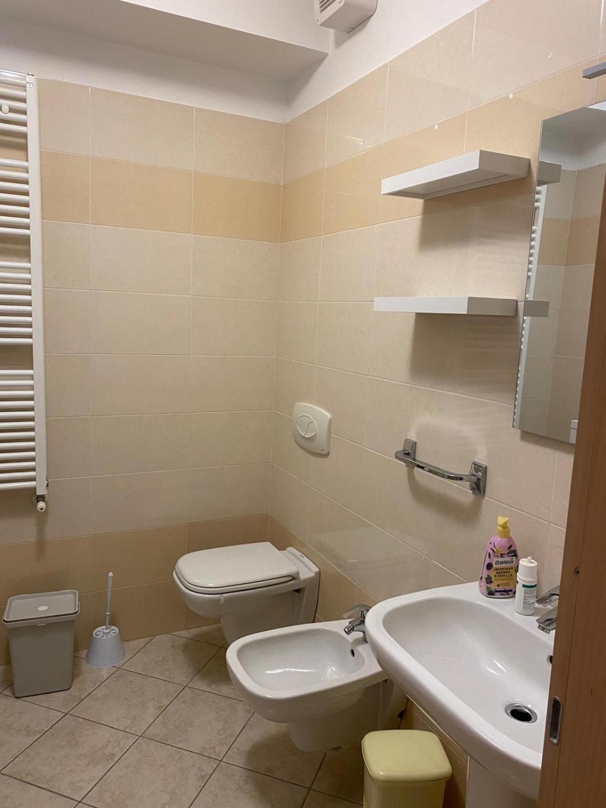 Alma Apartment Sirmione Ruang foto