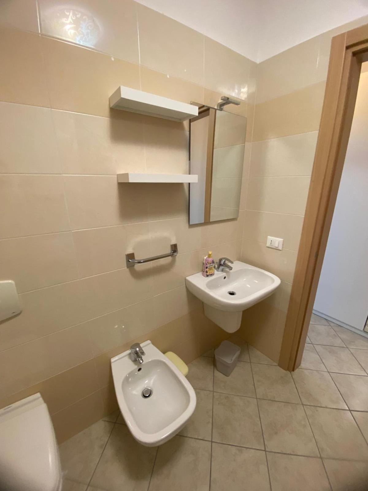 Alma Apartment Sirmione Ruang foto