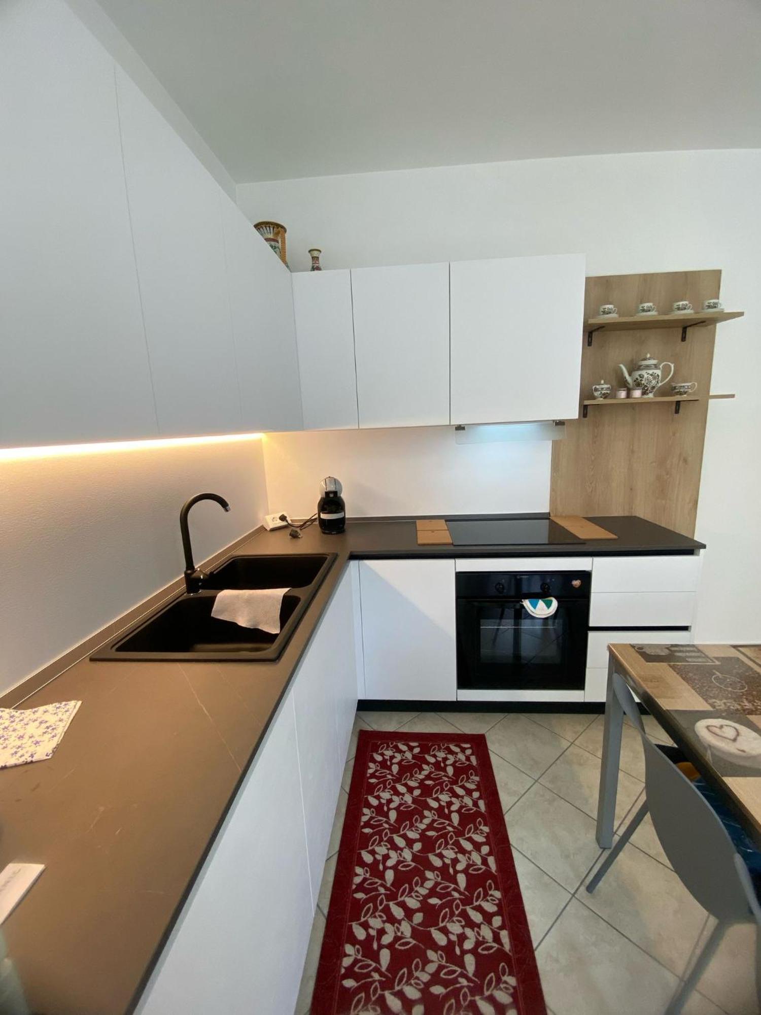 Alma Apartment Sirmione Bagian luar foto