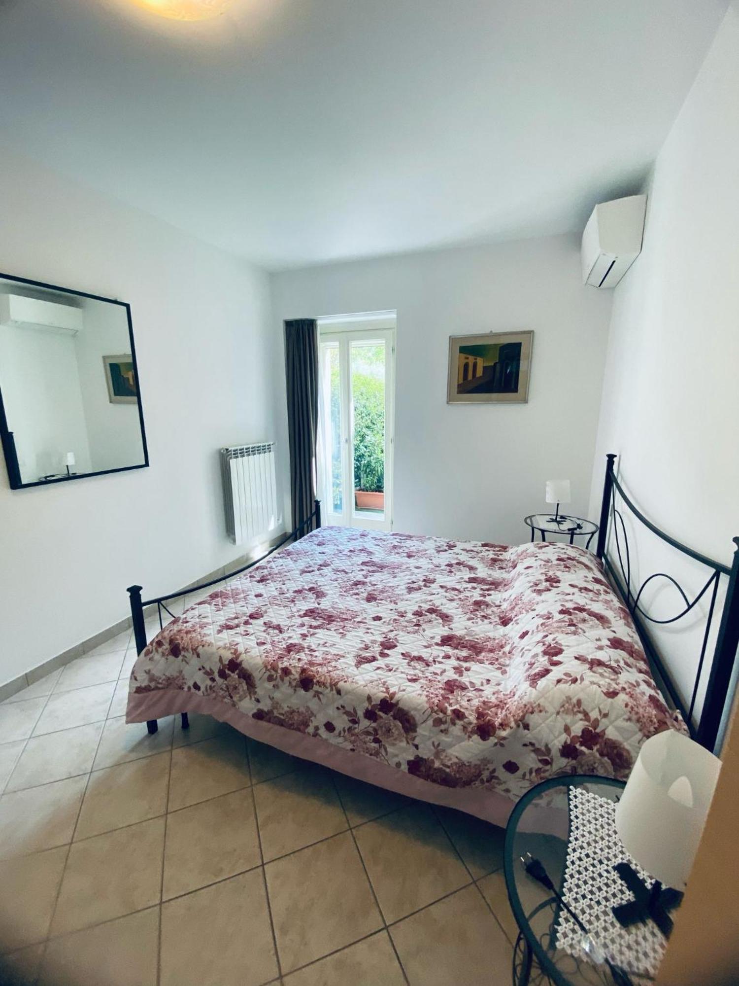 Alma Apartment Sirmione Ruang foto