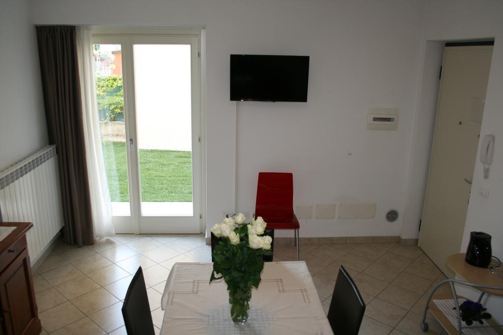 Alma Apartment Sirmione Bagian luar foto