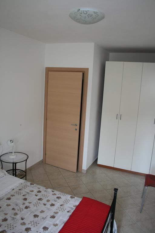 Alma Apartment Sirmione Bagian luar foto