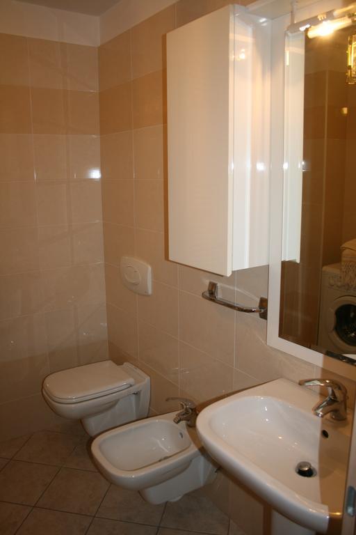 Alma Apartment Sirmione Bagian luar foto