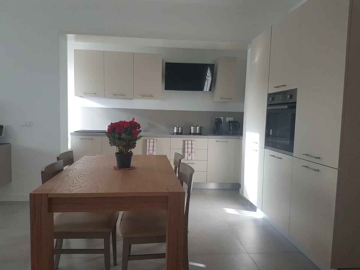 Alma Apartment Sirmione Bagian luar foto