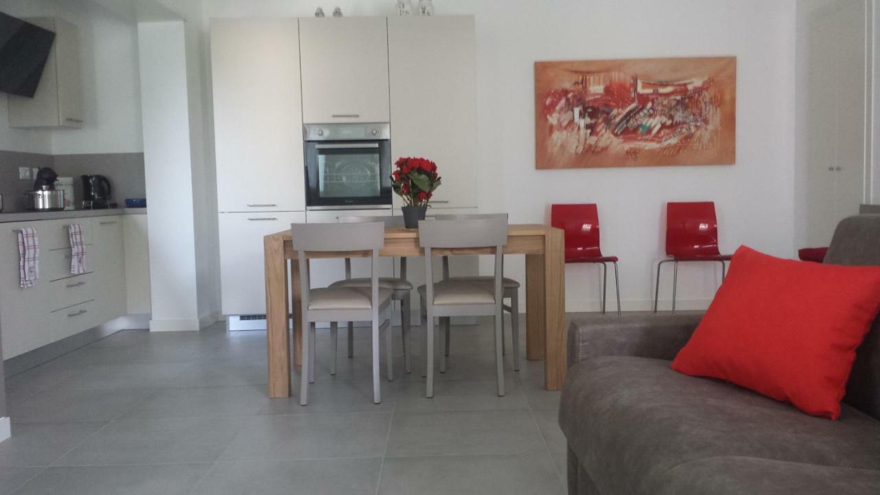 Alma Apartment Sirmione Bagian luar foto