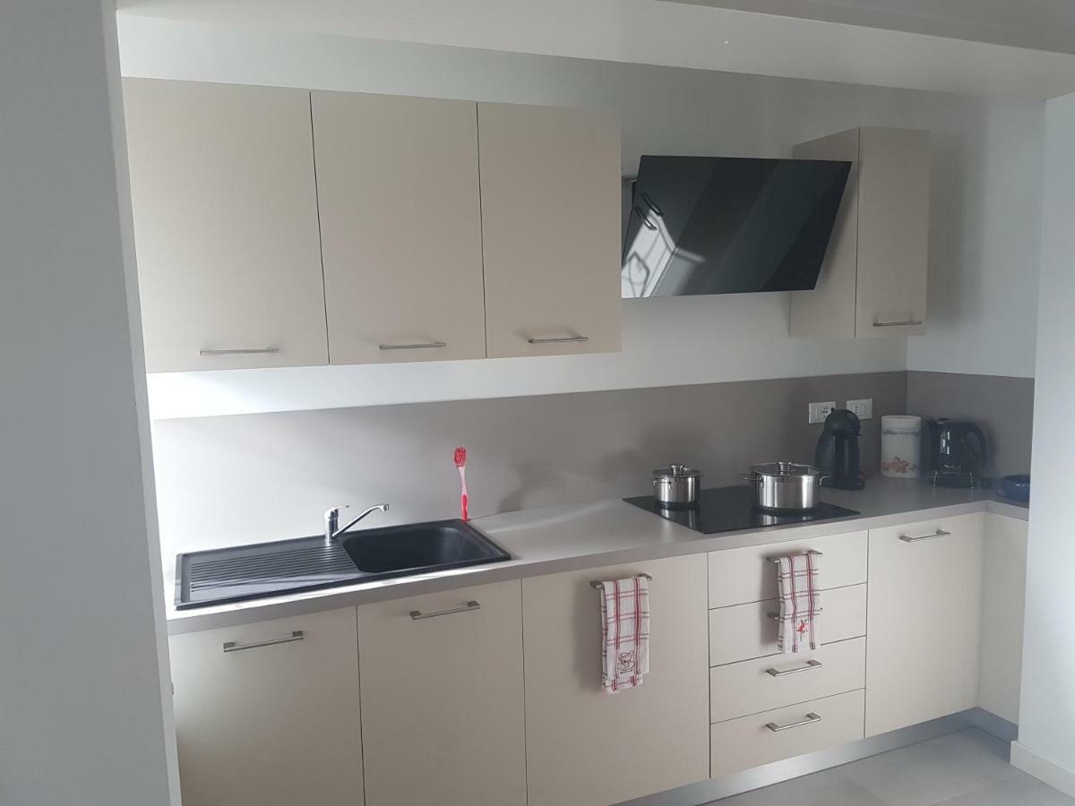 Alma Apartment Sirmione Bagian luar foto